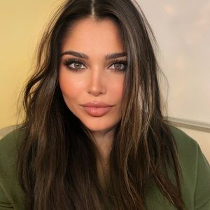 Meet your Posher, Maya